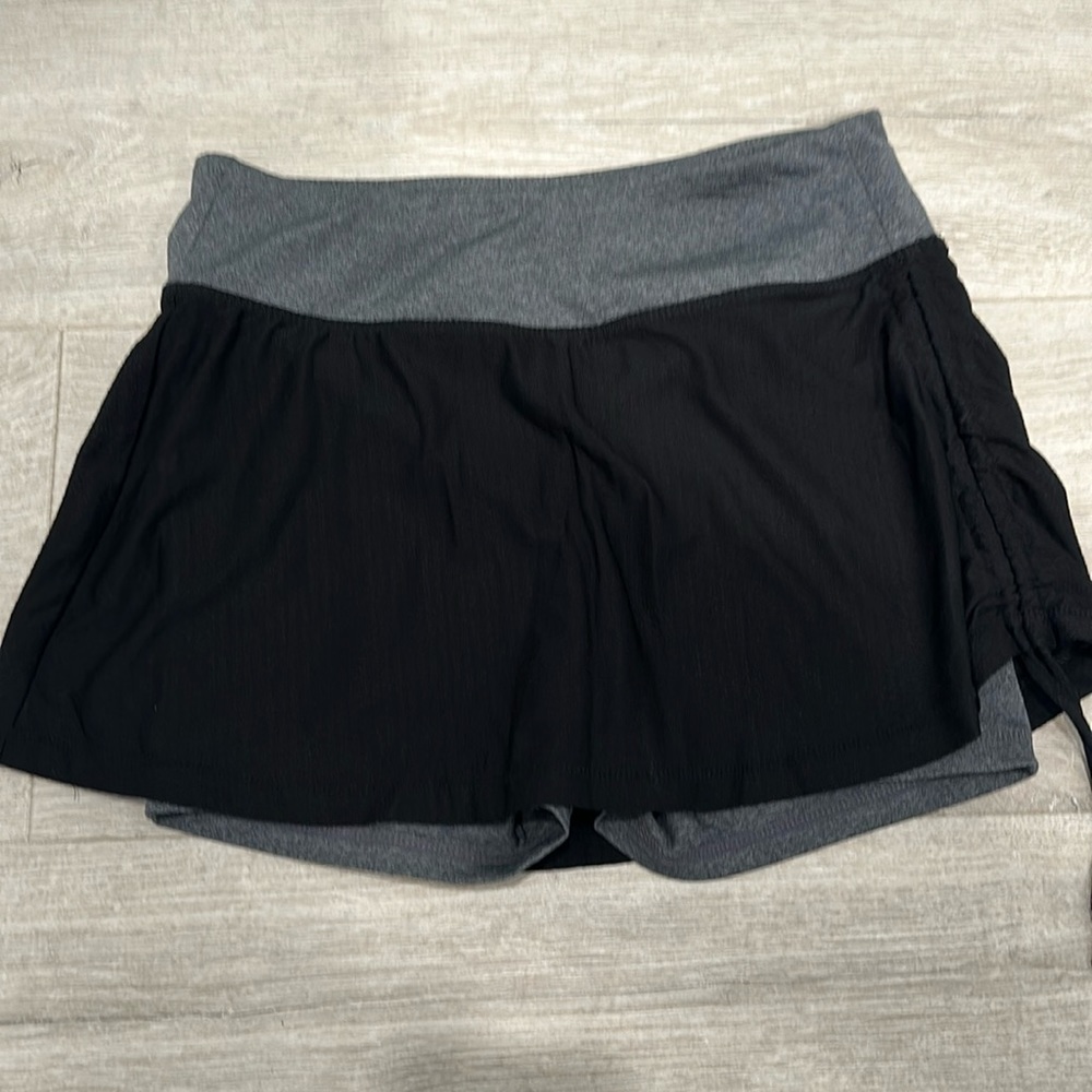 Tennis skirt with side drawstring size small, barely used
